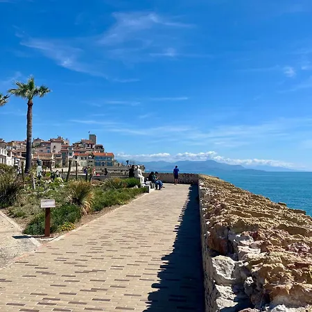 Standing 100m De La Avec Balcon Dauphin Apartment