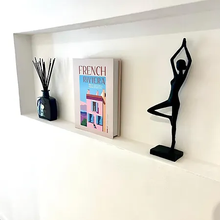 Standing 100m De La Avec Balcon Dauphin * Antibes