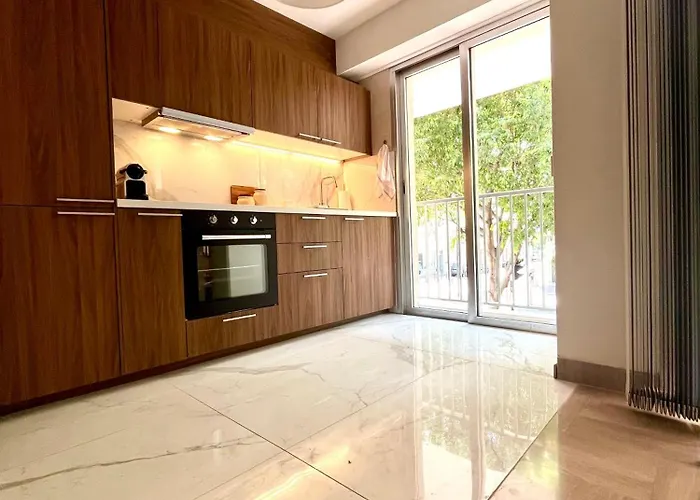 Standing 100m De La Avec Balcon Dauphin Apartament Antibes