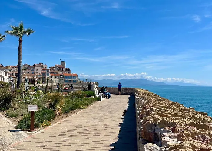 Standing 100m De La Avec Balcon Dauphin Apartament