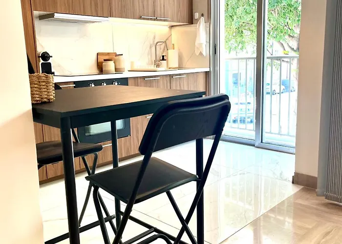 Standing 100m De La Avec Balcon Dauphin